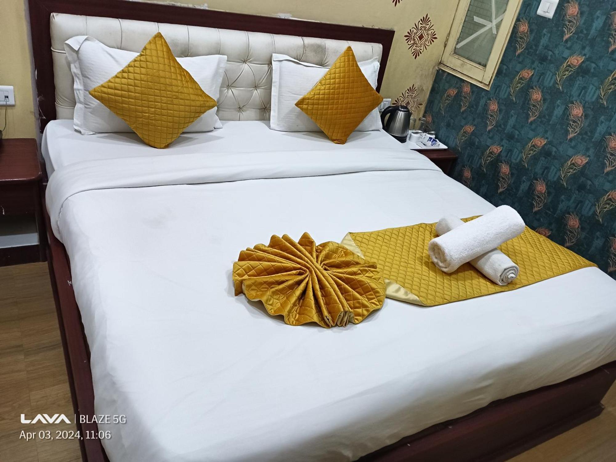 The Century Plaza Hotel Варанасі Екстер'єр фото